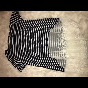 Short sleeved blouse! With lace!!